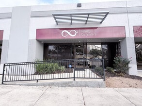 8666 Huebner Rd, San Antonio, TX à louer Photo de l’immeuble– Image 1 sur 8