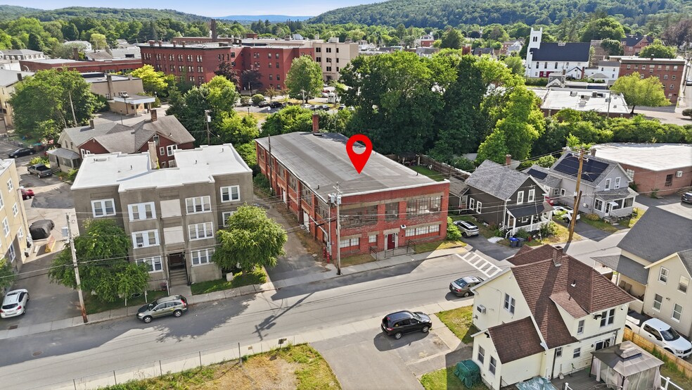 105 Marble St, Athol, MA à vendre - Photo de l’immeuble – Image 1 sur 9