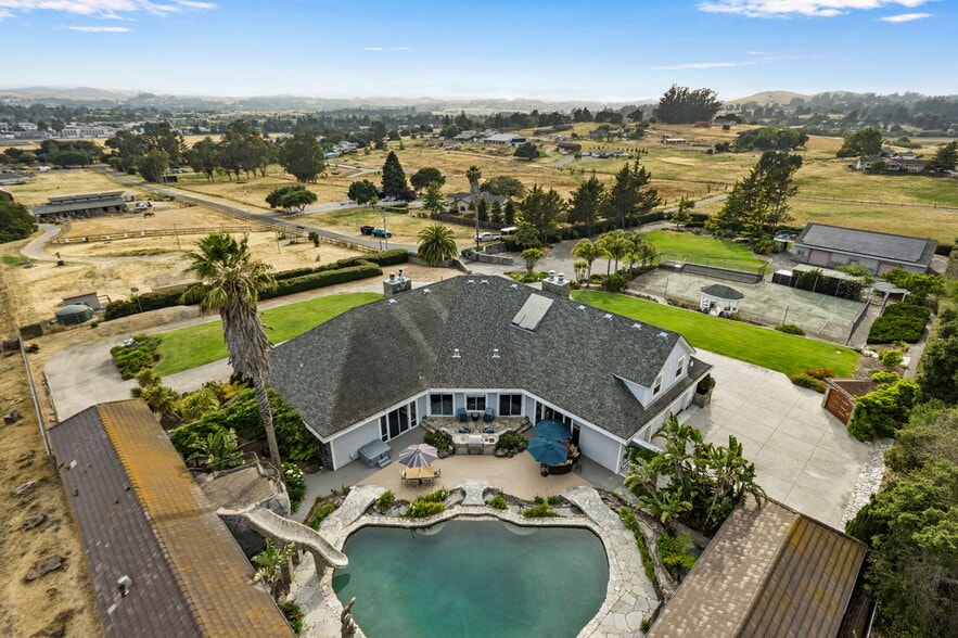 365 Ely Rd N, Petaluma, CA à vendre - Photo principale – Image 2 sur 10