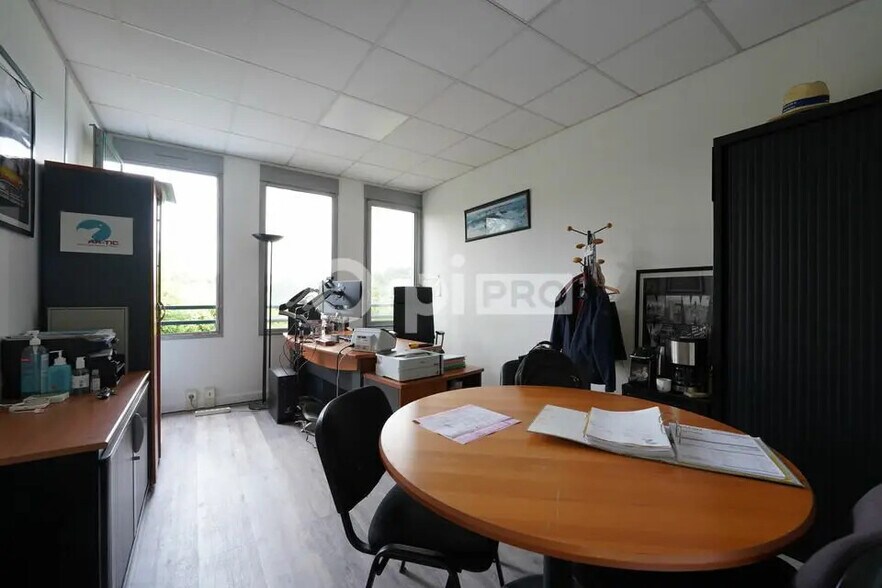 Bureau dans Saint-Genis-Laval à vendre - Photo intérieure – Image 3 sur 7