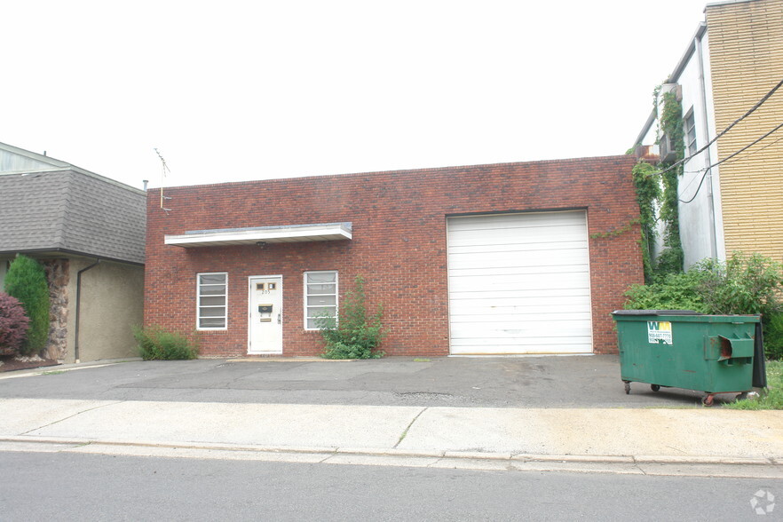 205 E 11th Ave, Roselle, NJ à louer - Photo de l’immeuble – Image 2 sur 6