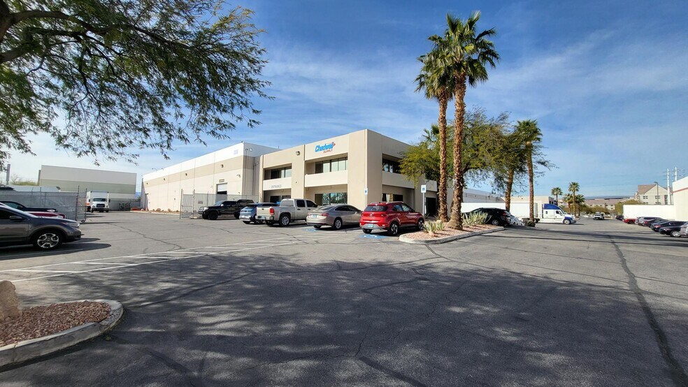 3326 Ponderosa Way, Las Vegas, NV à louer - Photo principale – Image 1 sur 35