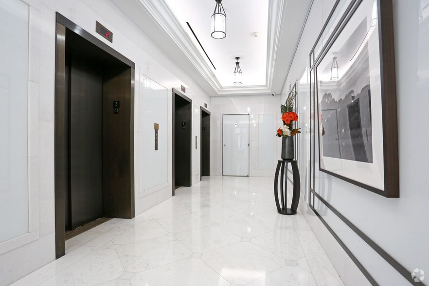 145 E 57th St, New York, NY à louer - Hall d’entrée – Image 3 sur 4