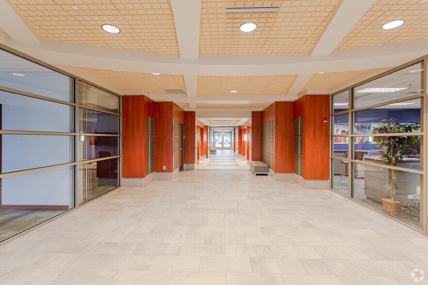 5133 W Terrace Dr, Madison, WI à louer - Photo de l’immeuble – Image 2 sur 5