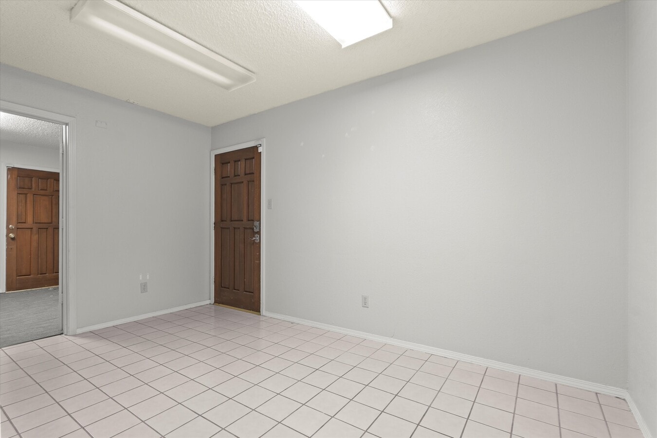 8008 Slide Rd, Lubbock, TX 79424 - Lot 2 -  - Hall d’entrée - Image 1 of 18