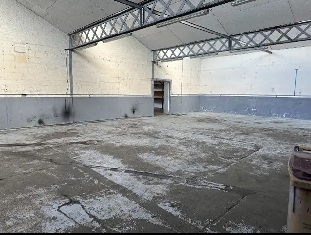 Local d'activités dans Limas à vendre - Photo intérieure – Image 2 sur 11