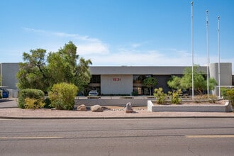 7631 E Greenway Rd, Scottsdale, AZ à louer Photo de l’immeuble– Image 1 sur 12