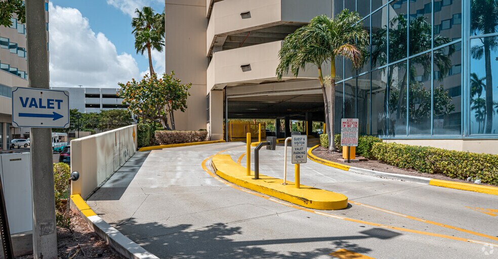 1515 N Flagler Dr, West Palm Beach, FL à louer - Photo de l’immeuble – Image 2 sur 12