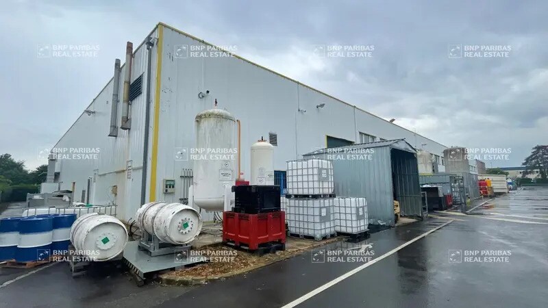 Local d'activités dans Buc à vendre - Photo de l’immeuble – Image 2 sur 25