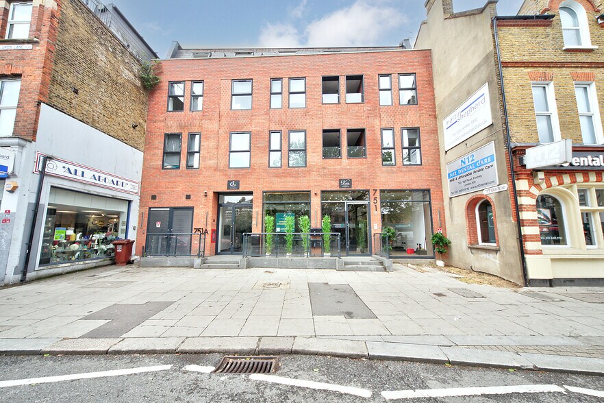 751 High Rd, Londres à louer - Photo de l’immeuble – Image 1 sur 57