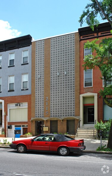 2115 N Charles St, Baltimore, MD à louer - Photo de l’immeuble – Image 2 sur 14