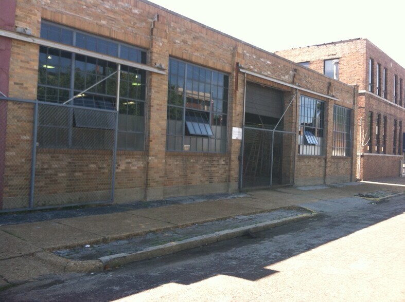 900 S Boyle Ave, Saint Louis, MO à louer - Photo de l’immeuble – Image 2 sur 12
