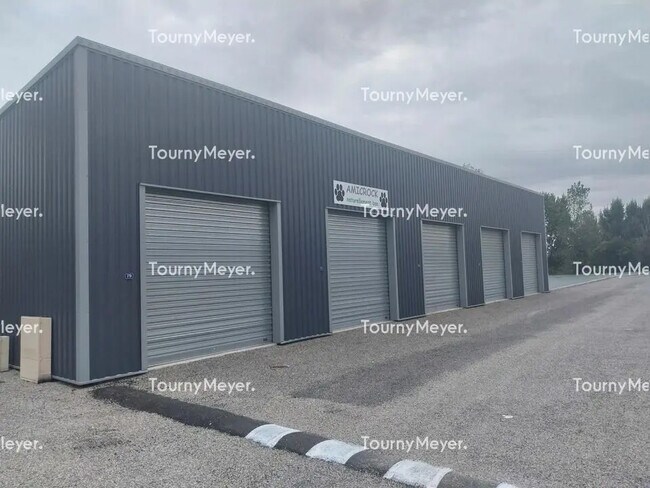 Plus de détails pour Local d'activités à louer