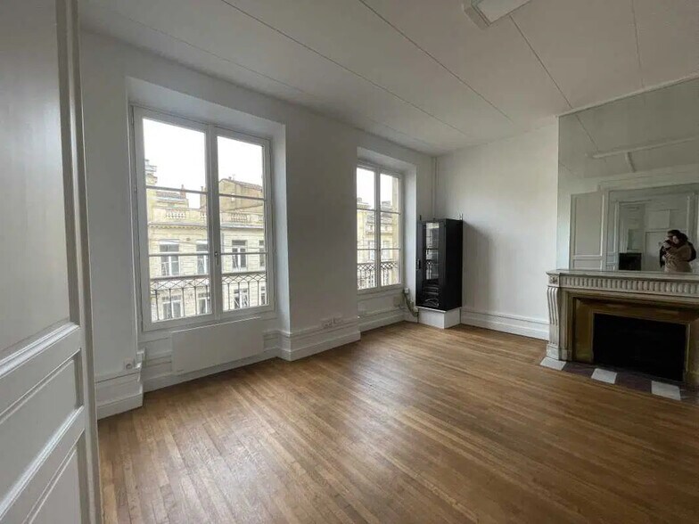 Bureau dans Bordeaux à louer - Photo de l’immeuble – Image 3 sur 10