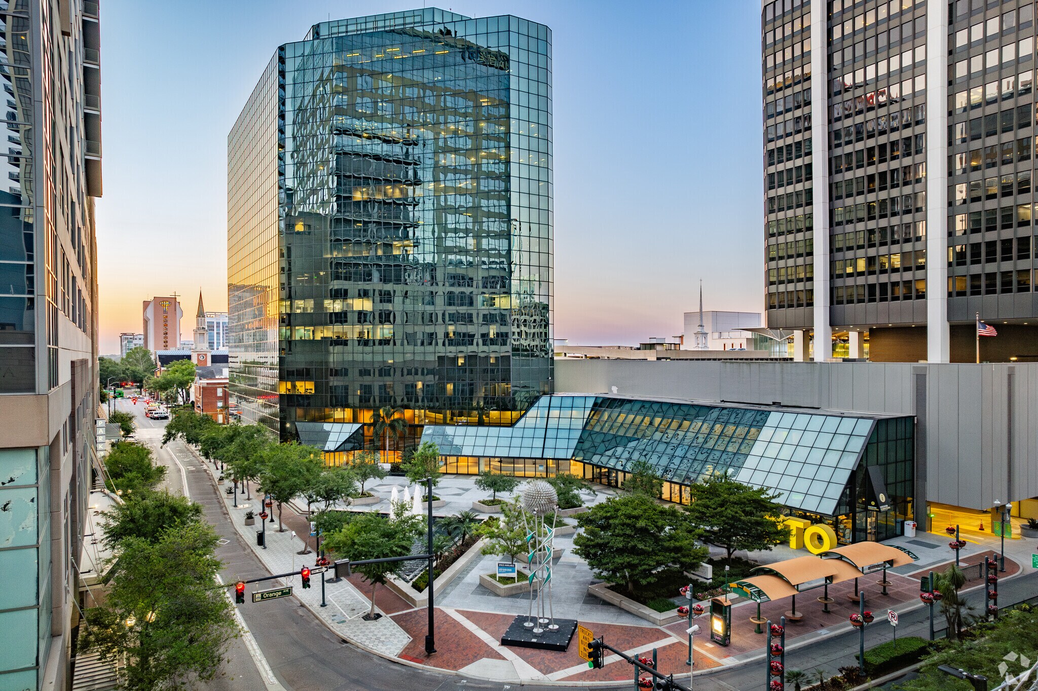 201 S Orange Ave, Orlando, FL à louer Photo principale– Image 1 sur 18