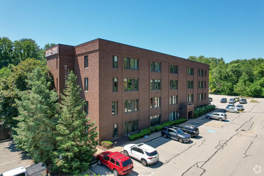 470 Streets Run Rd, Pittsburgh, PA à louer - Photo de l’immeuble – Image 1 sur 5