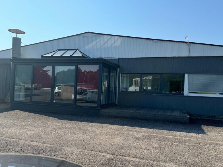 Local d'activités dans Longeville-lès-Saint-Avold à vendre - Photo de l’immeuble – Image 3 sur 9