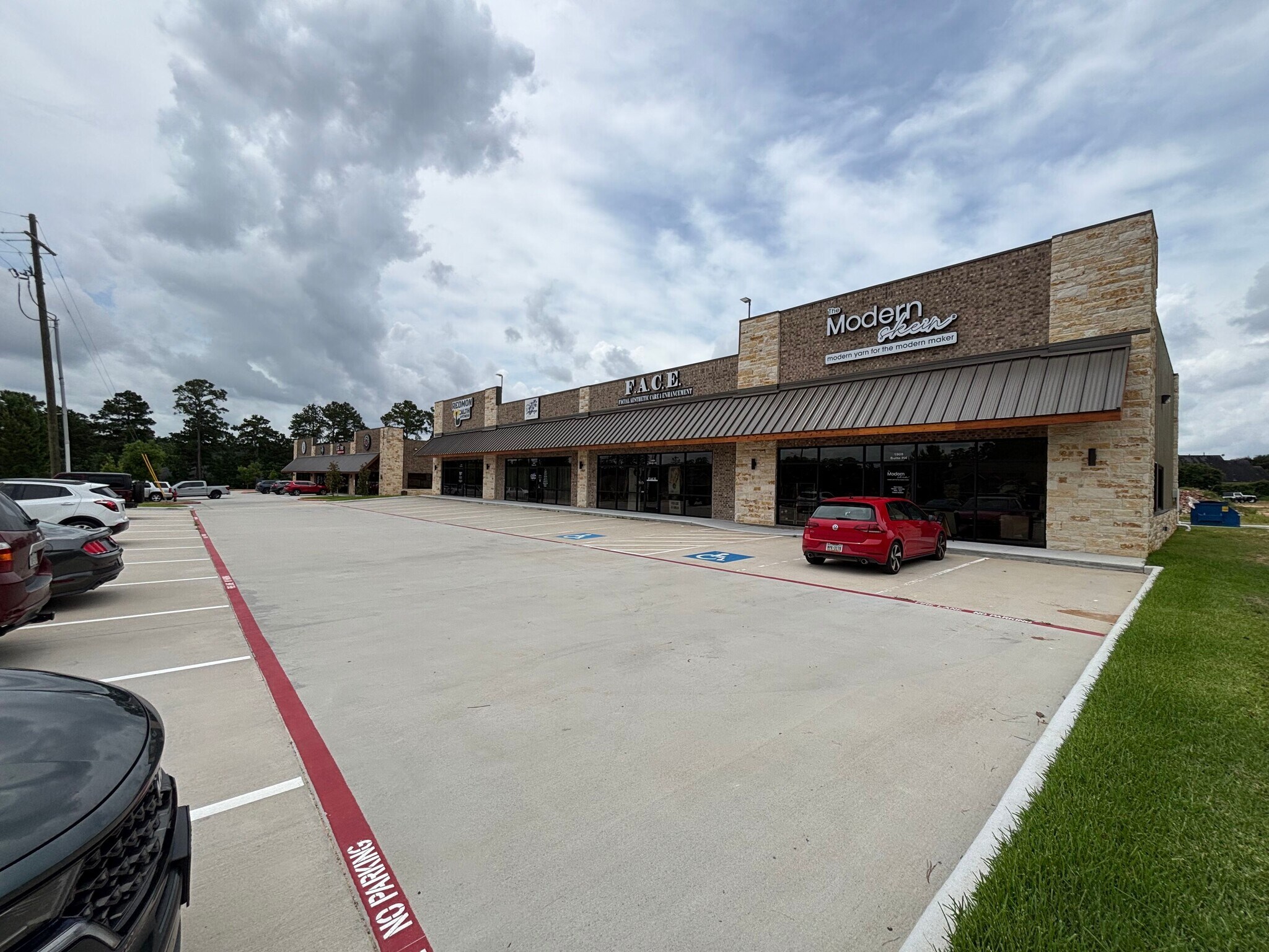 1905 Longmire Rd, Conroe, TX à louer Photo de l’immeuble– Image 1 sur 28