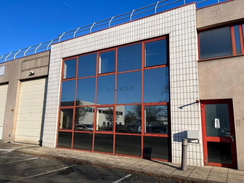 Local d’activités dans Herblay-sur-Seine à louer - Photo de l’immeuble – Image 1 sur 9