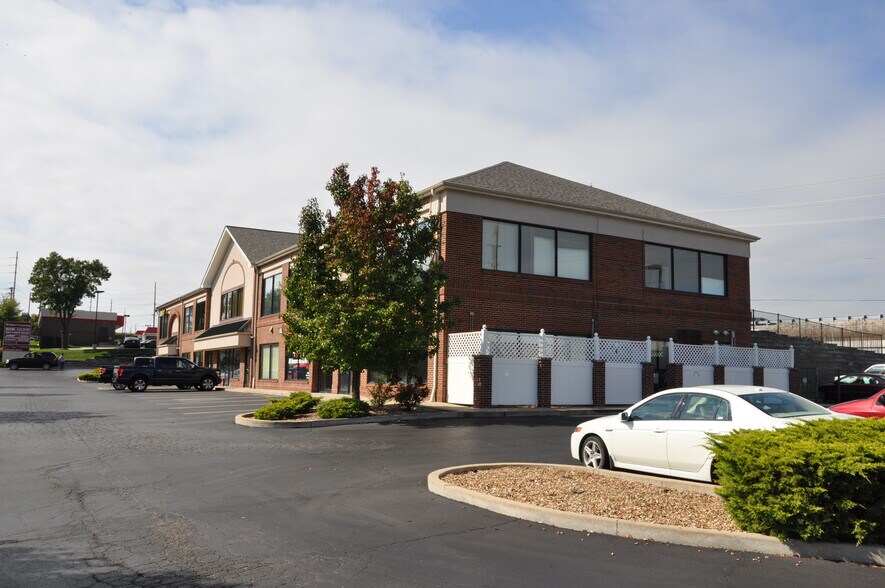 1618 South Saint Peters Parkway, Saint Peters, MO à louer - Photo de l’immeuble – Image 3 sur 9