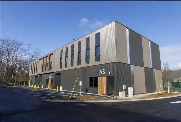 Local d’activités dans Les Mureaux à louer Photo de l’immeuble– Image 1 sur 8