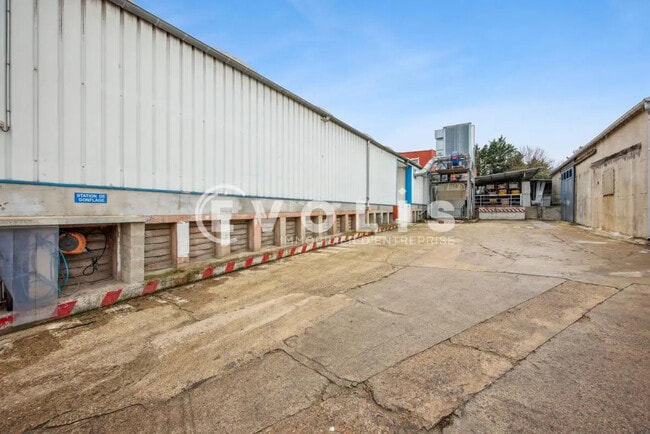 Plus de détails pour Local d'activités à louer