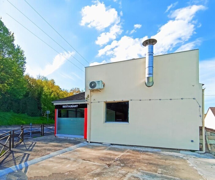 Local commercial dans Saclas à louer - Photo de l’immeuble – Image 3 sur 9