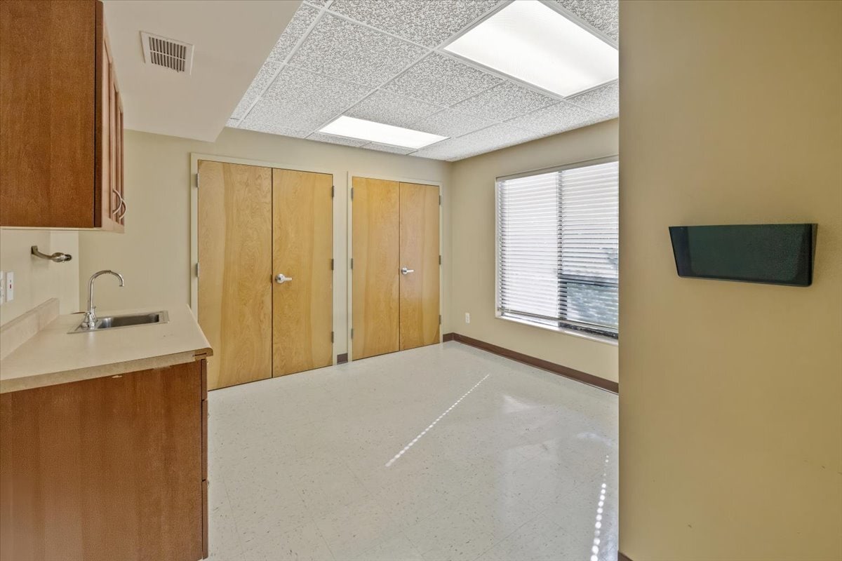 24 Wyckoff Ave, Waldwick, NJ à vendre Photo intérieure– Image 1 sur 10