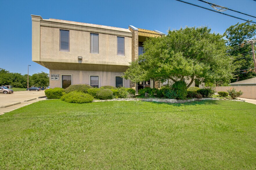1301 Northwest Hwy, Garland, TX à louer - Photo de l’immeuble – Image 3 sur 31