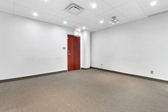 411 Roosevelt Ave, Ottawa, ON à louer Photo intérieure– Image 2 sur 30