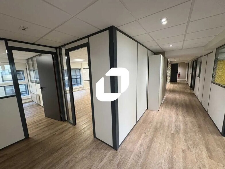 Bureau dans Lyon à vendre - Photo de l’immeuble – Image 3 sur 15