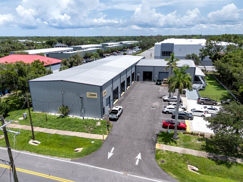 13215 Memorial Hwy, Tampa, FL à vendre - Photo de l’immeuble – Image 2 sur 15