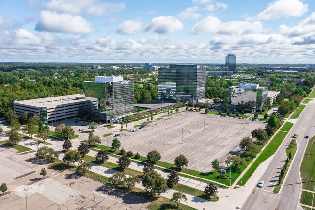 Plus de détails pour West 11 Corporate Campus – Bureau à vendre, Southfield, MI