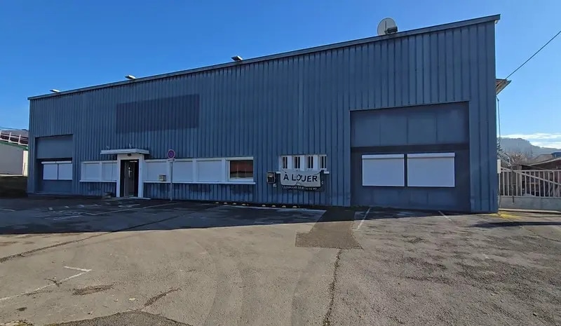 Local d'activités dans Lons-le-Saunier à vendre Photo de l’immeuble– Image 1 sur 9
