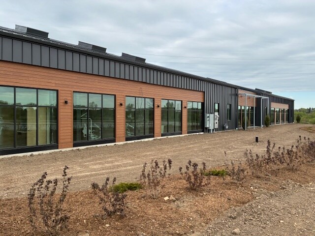 New Construction off of 164 and ES Hwy, Big Bend, WI à louer - Photo de l’immeuble – Image 2 sur 5