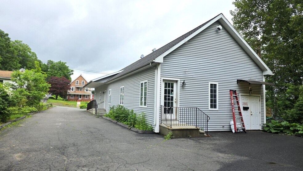 353 Main St, Terryville, CT à louer - Photo de l’immeuble – Image 2 sur 3