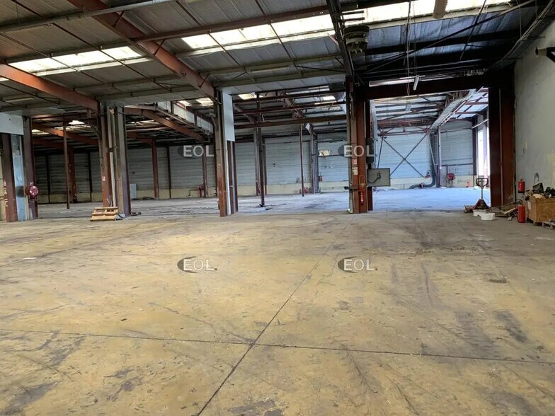 Local d'activités dans Rognac à vendre - Photo de l’immeuble – Image 1 sur 9