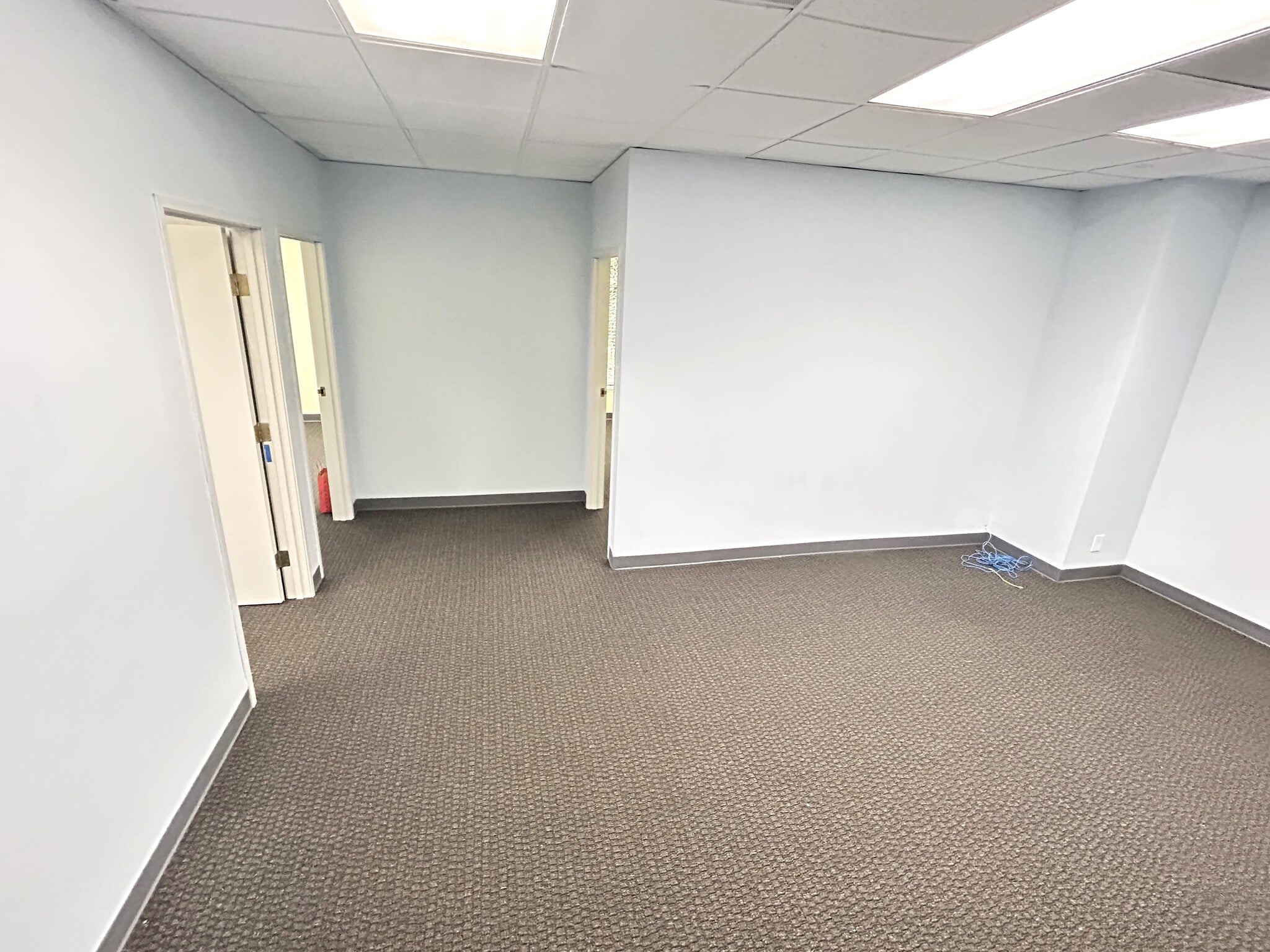 595 W Lambert Rd, Brea, CA à louer Photo intérieure– Image 1 sur 9