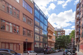 Plus de détails pour Calle de Bernardino Obregón, Madrid - Bureau, Industriel/Logistique à louer