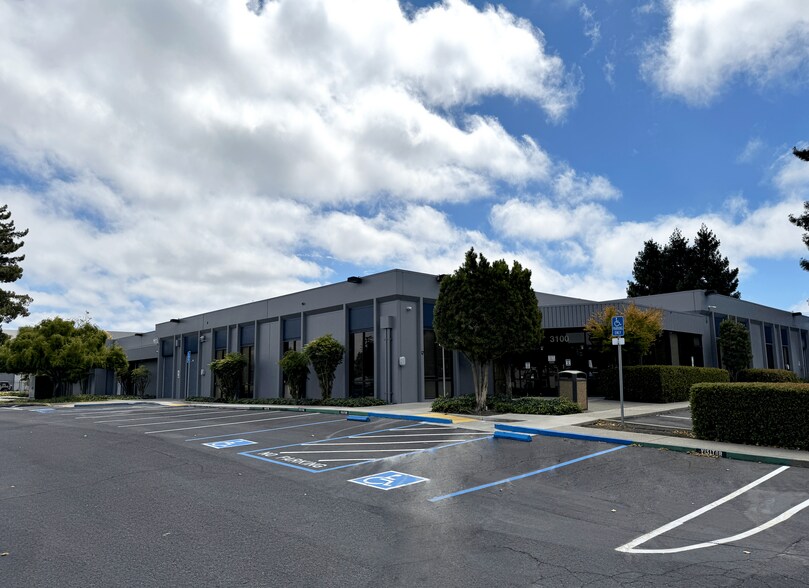 3100-3108 Diablo Ave, Hayward, CA à louer - Photo de l’immeuble – Image 1 sur 4