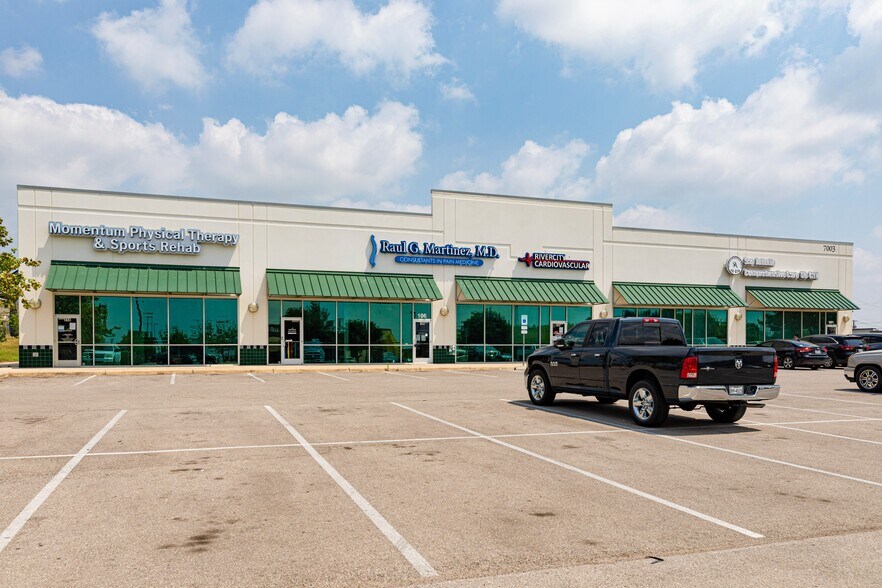 00 SE Military Dr, San Antonio, TX à louer - Photo de l’immeuble – Image 2 sur 12