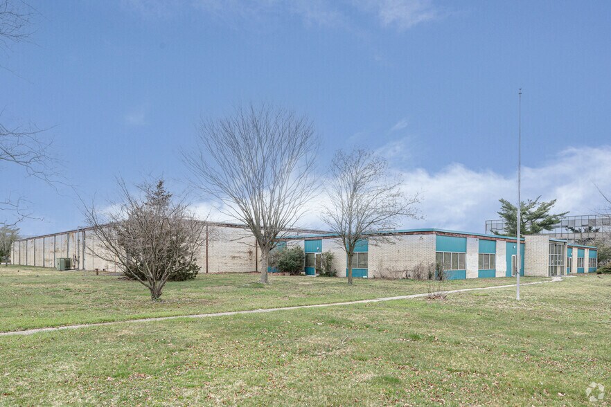 536 Broadhollow Rd, Melville, NY à louer - Photo de l’immeuble – Image 3 sur 7