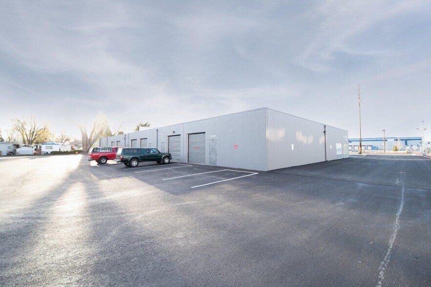 755 E Greg St, Sparks, NV à louer - Photo de l’immeuble – Image 3 sur 36
