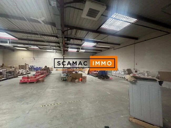 Plus de détails pour Local d'activités à louer