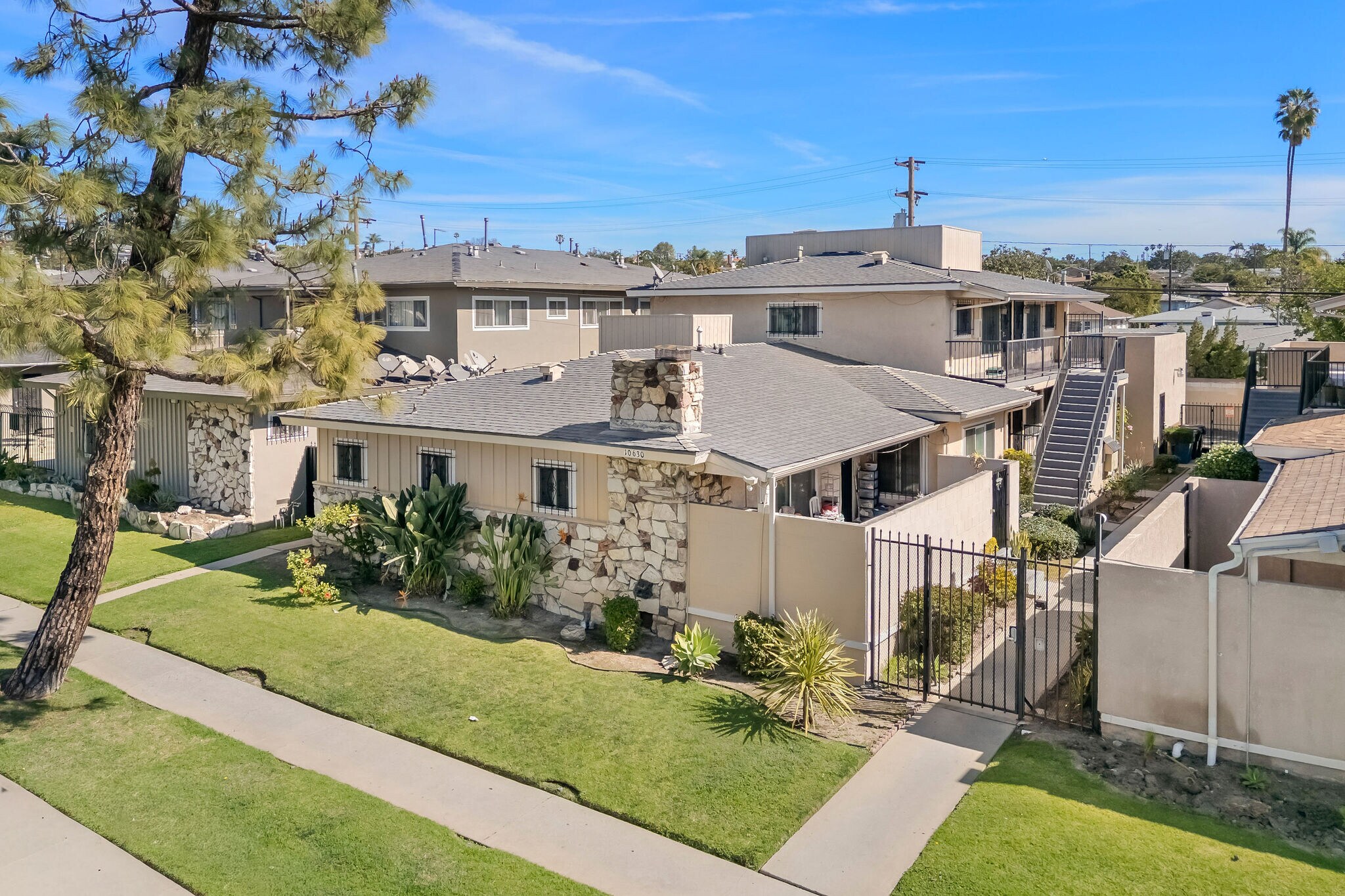 10630 Crenshaw Blvd, Inglewood, CA à vendre Photo principale– Image 1 sur 12