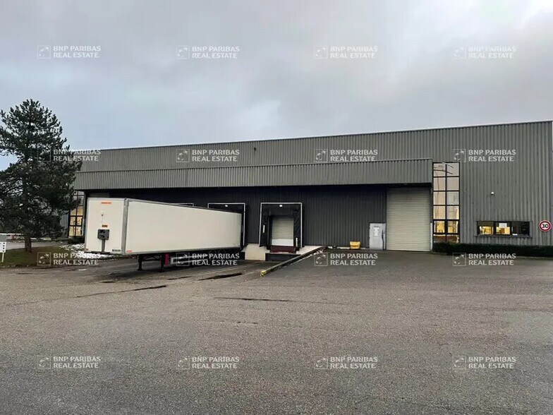 Industriel/Logistique dans Saint-Étienne à vendre - Photo de l’immeuble – Image 3 sur 13