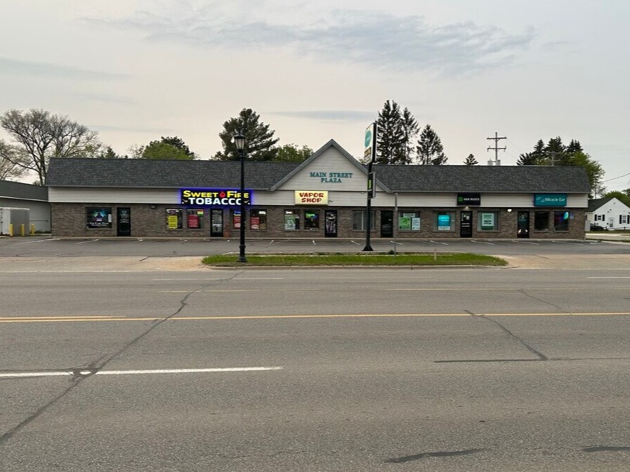 604 W Main St, Gaylord, MI à louer Photo de l’immeuble– Image 1 sur 13