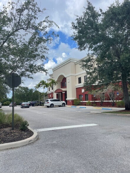 3347 State Road 7, Wellington, FL à vendre - Photo de l’immeuble – Image 2 sur 13