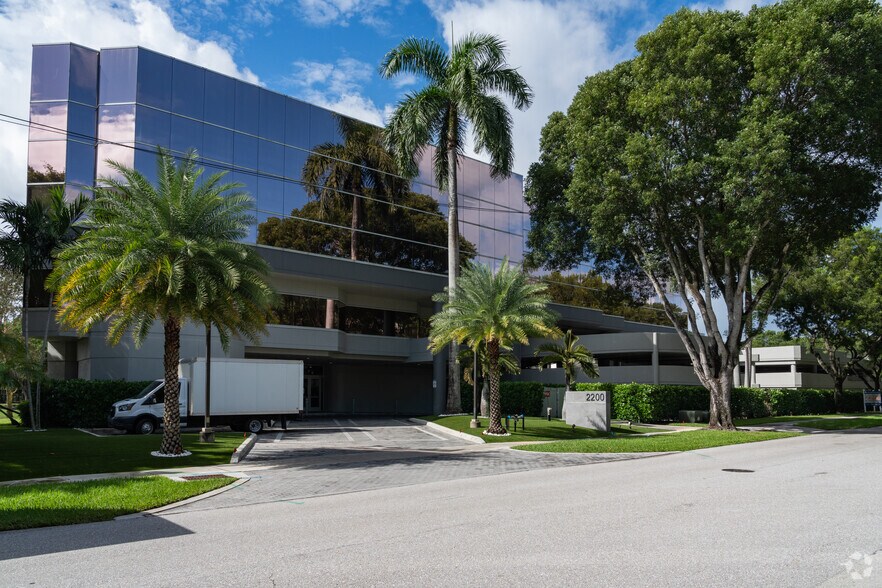 2200 NW Corporate Blvd, Boca Raton, FL à louer - Photo intérieure – Image 2 sur 10