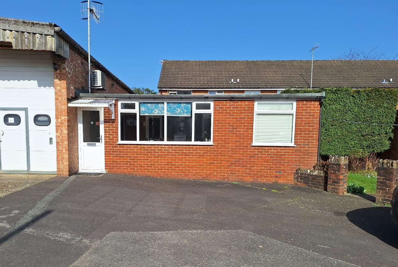 St Johns St, Godalming à louer Photo principale– Image 1 sur 2